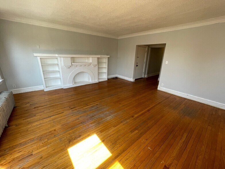 Building Photo - 7931 S Manistee Ave