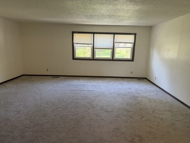 Building Photo - 524 Breezy Point Dr