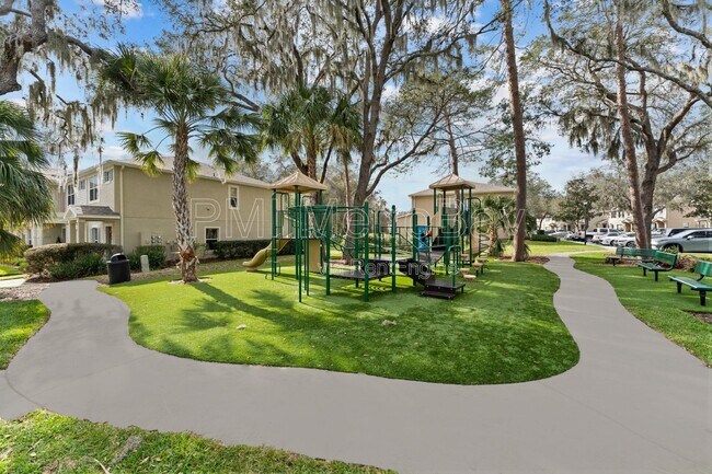 Building Photo - 5873 Fishhawk Ridge Dr