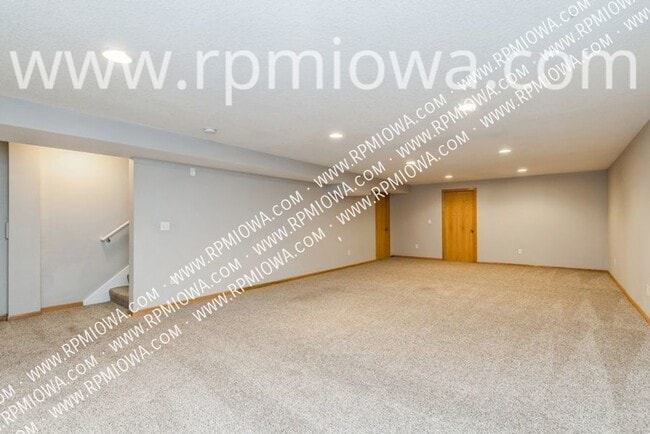 Building Photo - 908 SW 47th Cir
