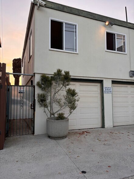 Building Photo - 3727 1st Ave