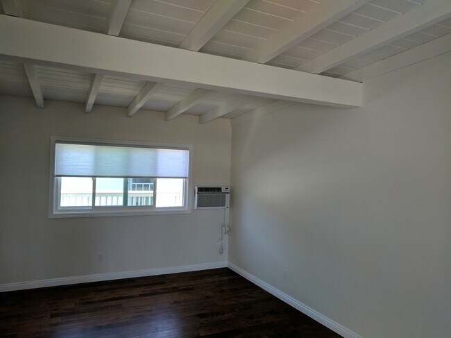 Building Photo - 16558 W Sunset Blvd