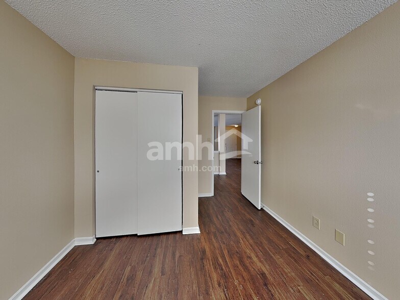 Building Photo - 1545 Fortner Dr