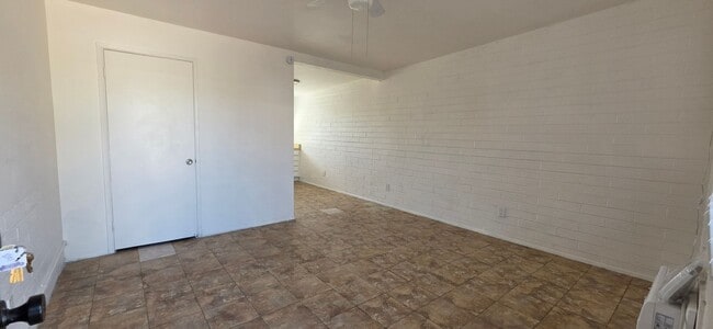 Building Photo - 2750 N Balboa Ave