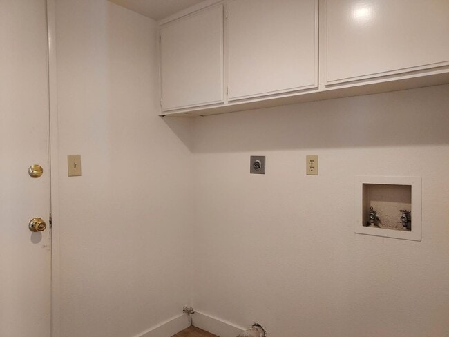 Building Photo - Rancho Penasquitos - 4bed/3bath Single-Two Story Family Home with 2 Car Garage (PRE-LEASING FOR A...