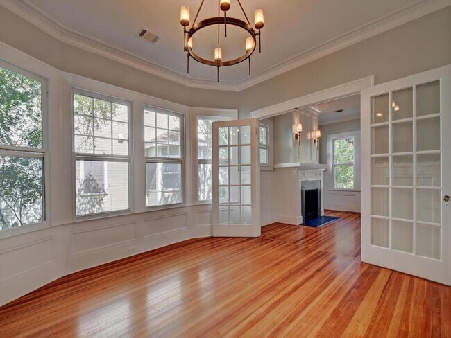 Building Photo - 1203 W 22 1/2 St - Fully remodeled rare 4 bed free standing house in West Campus with large yard.