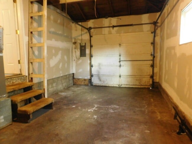 Building Photo - 2Bd/1Ba Single Story House - Available Soon!