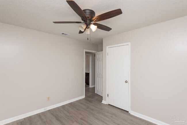 Building Photo - 6404 Dunbar Rd