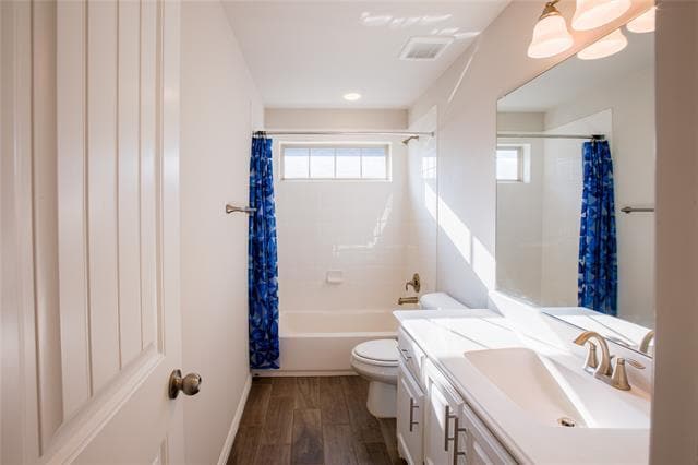 Building Photo - 2520 Saffire Way
