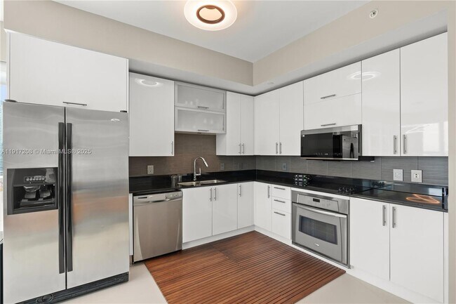 Building Photo - 60 SW 13th St