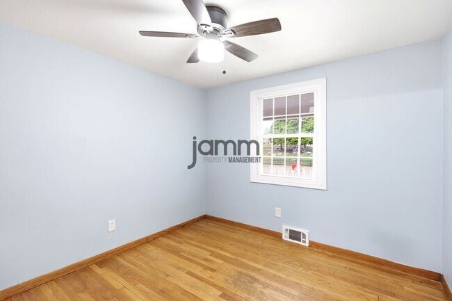 Building Photo - 8983 Highland Dr