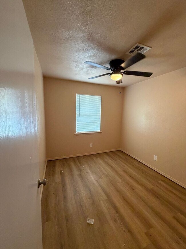 Building Photo - 2128 E Meandering Way