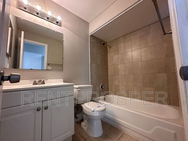 Building Photo - 5600 Devonbriar Way