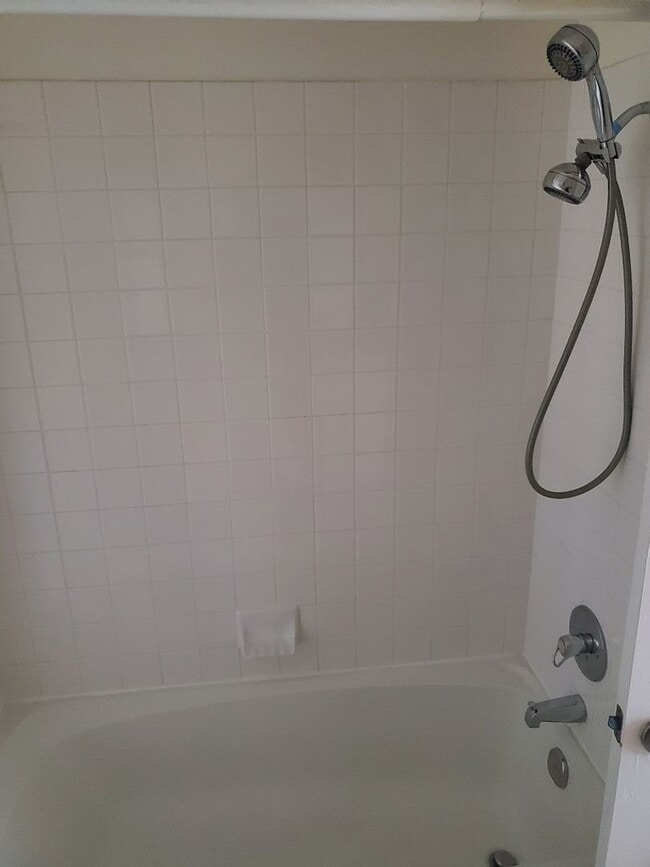 Building Photo - Cute 2 bedroom 2 bath condo