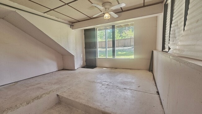 Building Photo - 3 Bed, 2 Bath 2 Story Home in Sought After...