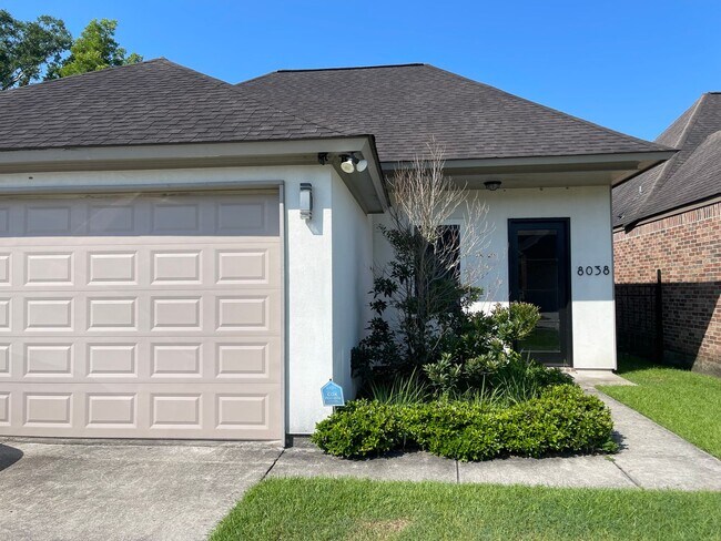 Building Photo - 3 Bedroom House in The desirable University Villas