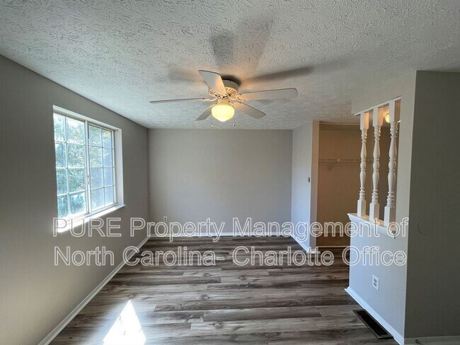 Building Photo - 9445 Lexington Cir