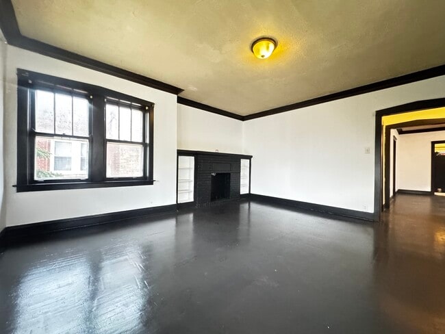 Building Photo - 8519 S Paulina St