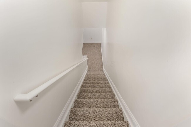 Building Photo - 319 W 2nd Ave