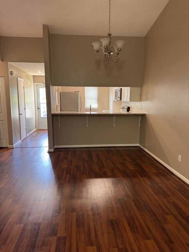 Building Photo - 2 Bedroom || 2 Bathroom - Single Level Tow...