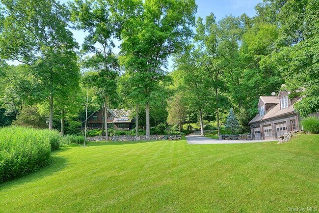 Building Photo - 16 Old Post Rd