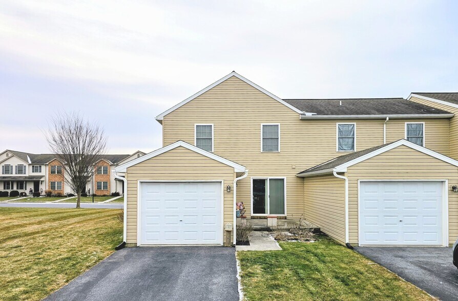 Building Photo - 227 Limestone Dr