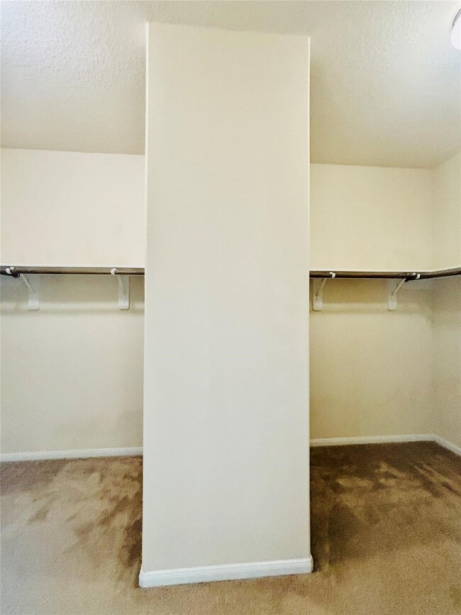 Building Photo - 9947 Valance Way