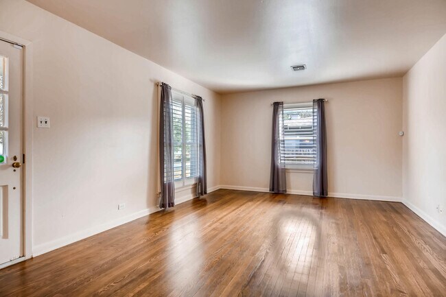 Building Photo - Charming 2 BR / 1 Bath in highly desirable Terrell Heights of San Antonio!