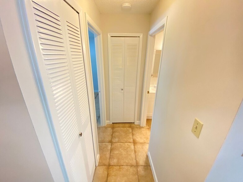 Building Photo - 135 Sand Pine Cir