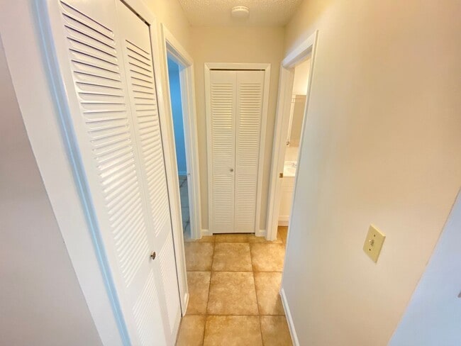 Building Photo - 135 Sand Pine Cir
