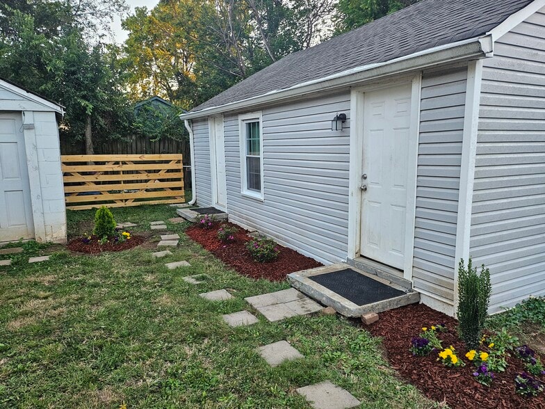 Building Photo - 114 Lucile St