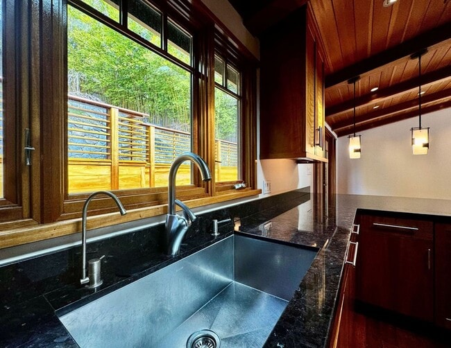 Building Photo - Private. Polished. Perfectly Larkspur.