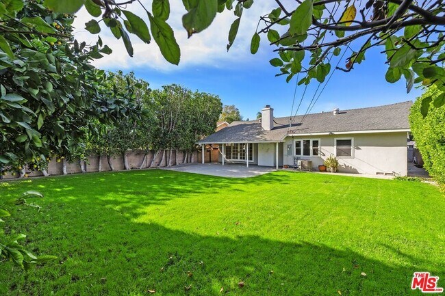 Building Photo - 9344 Valjean Ave