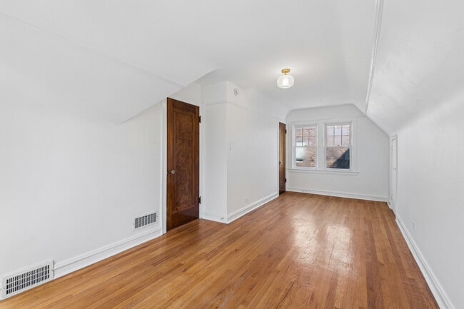 Building Photo - 5266 N La Crosse Ave