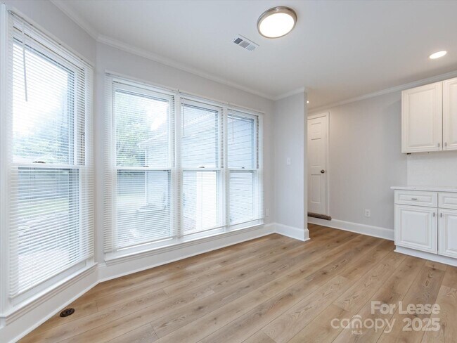 Building Photo - 114 Juanita Dr