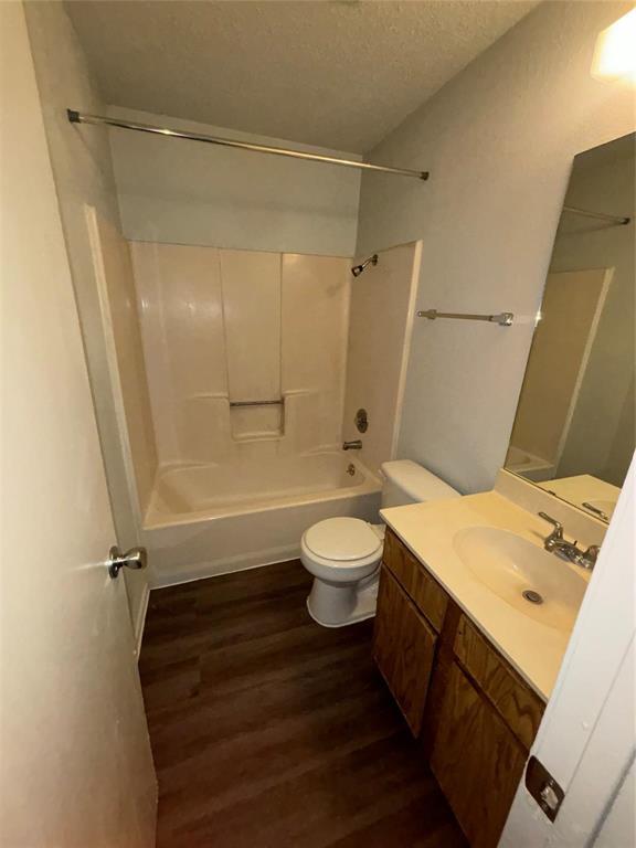 Building Photo - 2033 Redwing Way