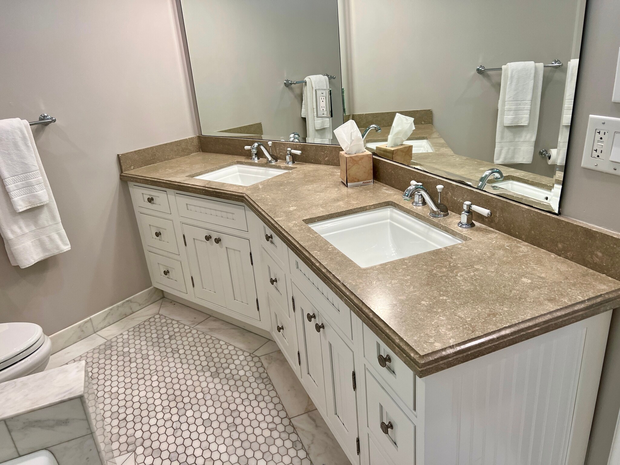 Building Photo - 4703 Ferncreek Dr