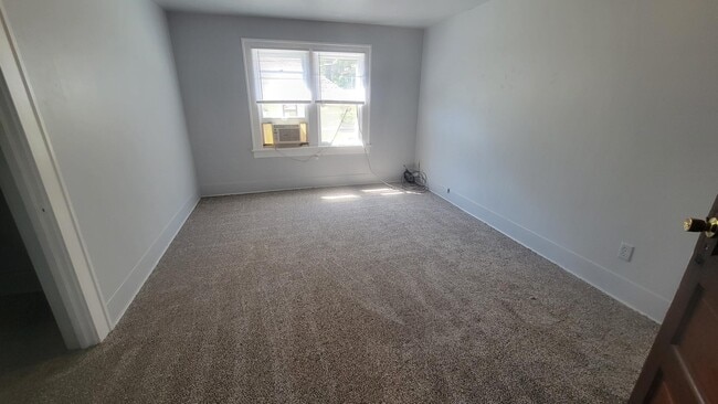 Building Photo - 20 N Willow St