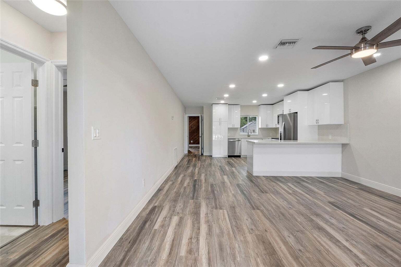 Building Photo - 6870 SW 18th Ct