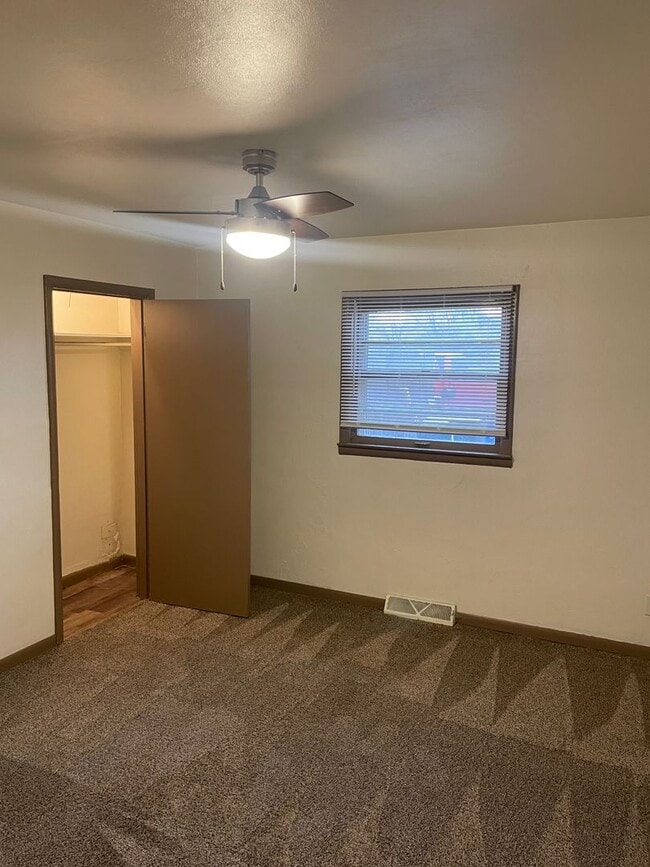 Building Photo - Immaculate 2 Ranch Style Bedroom Duplex