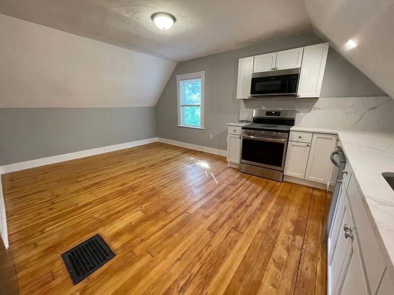 Primary Photo - 37 Cameron Ave