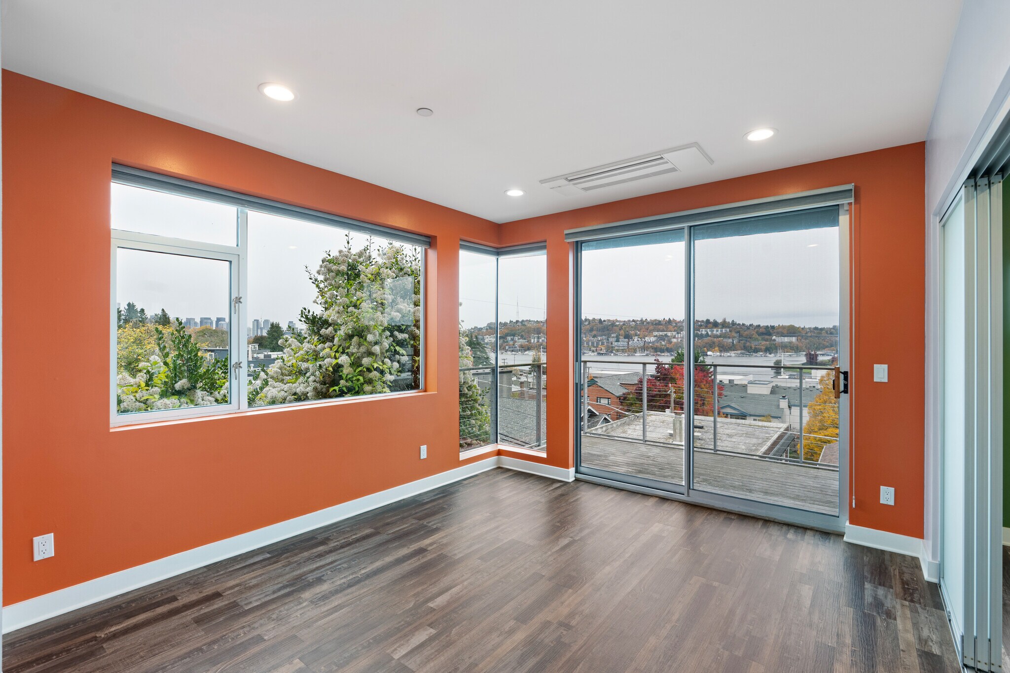 Main Rm - 2731 Boylston Ave E