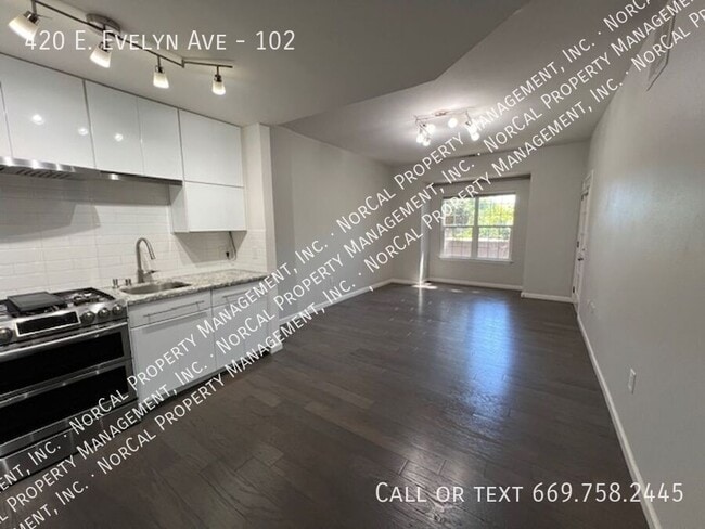 Building Photo - 420 E Evelyn Ave
