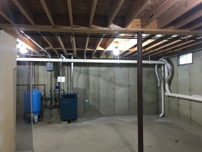 Building Photo - Scarborough-Sage Brush Drive: Lovely Colonial 3BR and 1.5BA available now $3,500.00 per month