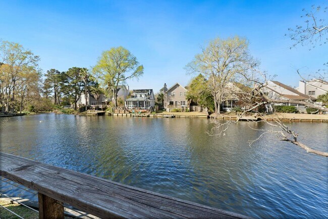 Building Photo - 777 Lake Frances Dr
