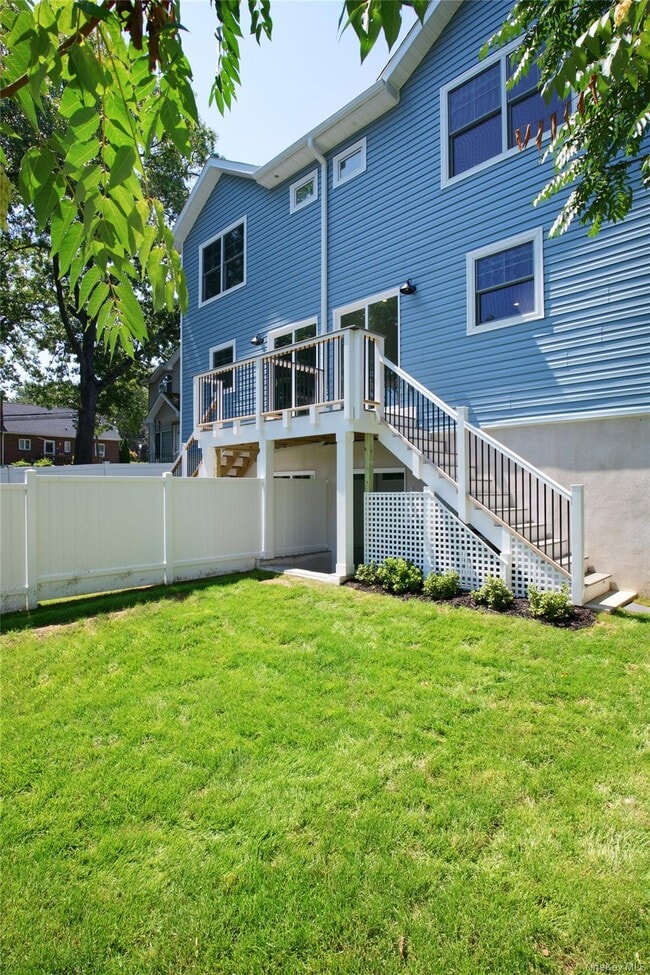 Building Photo - 42 Linwood Rd N