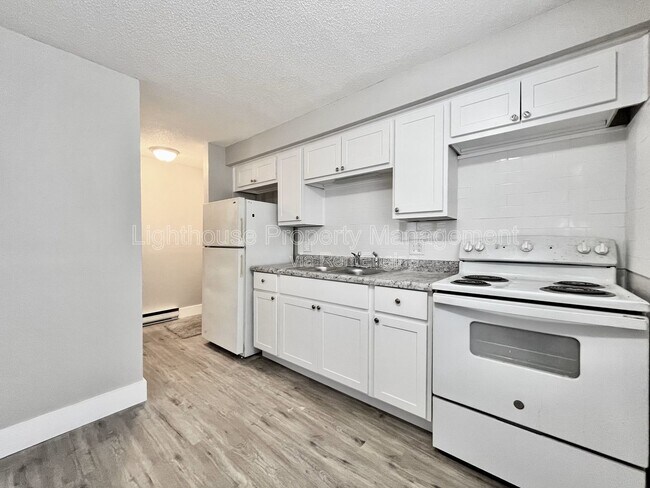 Building Photo - 1490 Carmil Dr