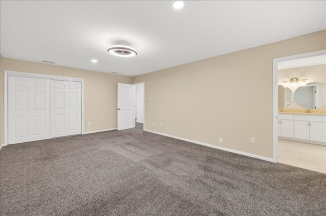 Building Photo - 5025 Romford Dr