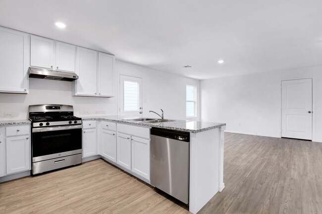 Building Photo - ***APPLICATION CURRENTLY UNDER REVIEW***MO...