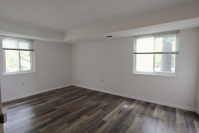 Building Photo - 32 Silver Hill Ln